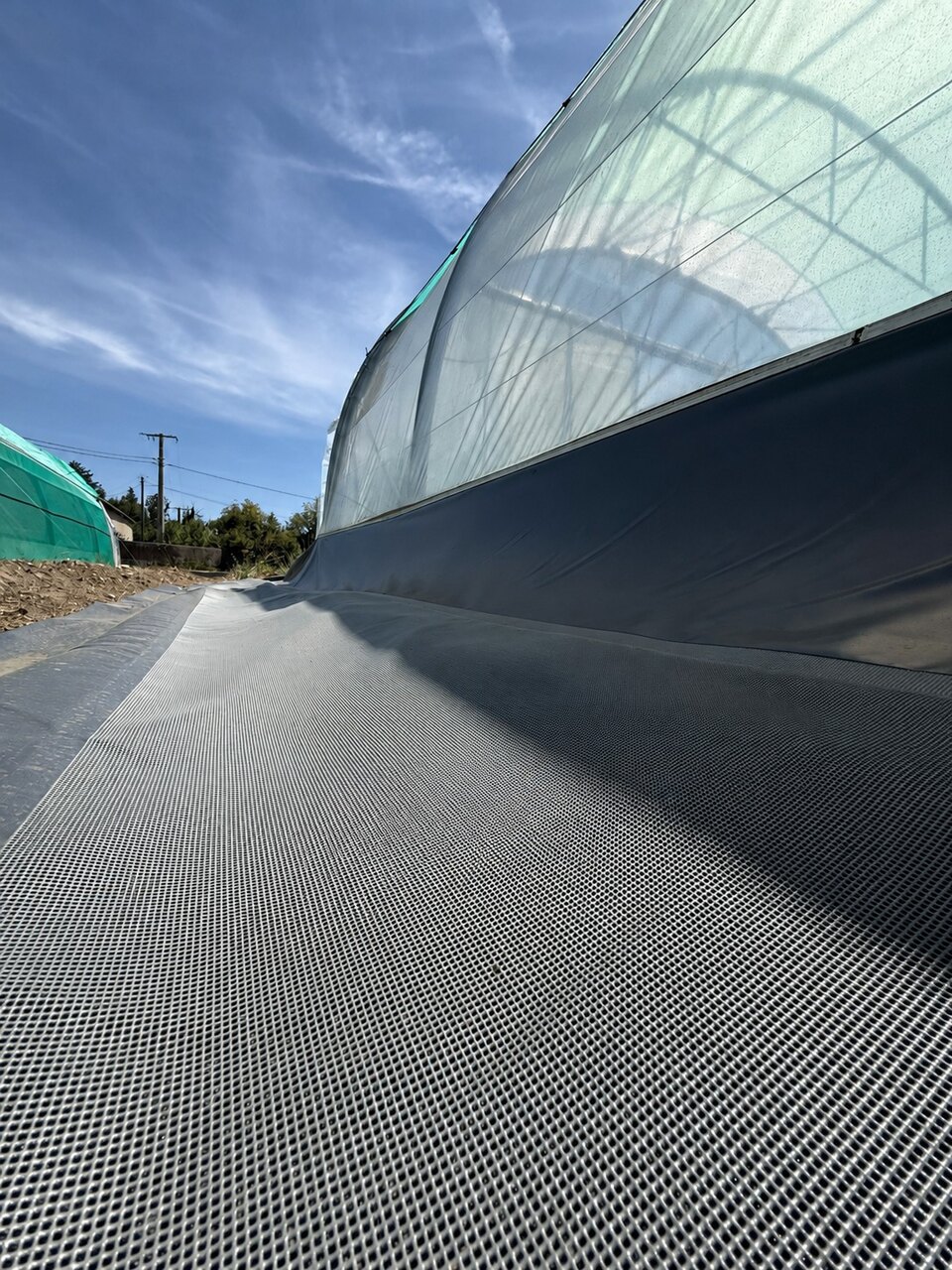 Vue de la nappe de récupération AlveoSerre installée à Brindas
